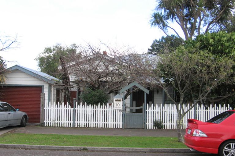 Photo of property in 10 Lombard Street, Palmerston North, 4410