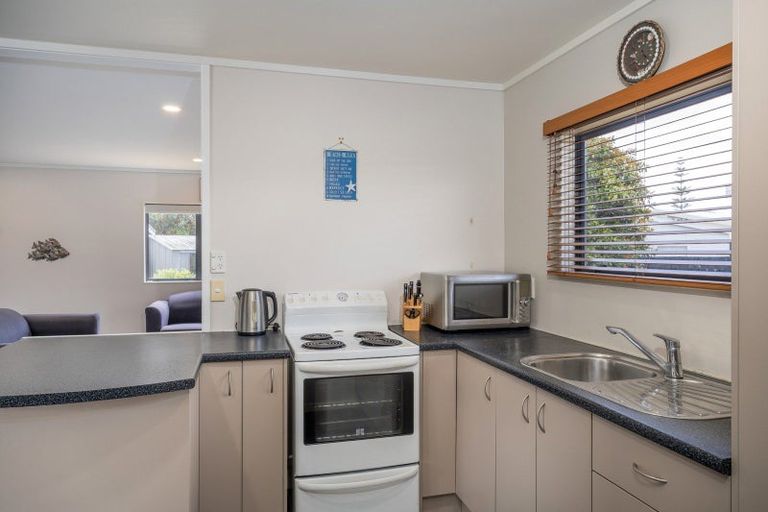 Photo of property in 104 Sands Crescent, Matarangi, Whitianga, 3592