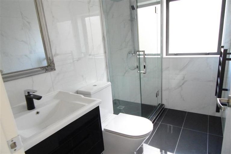 Photo of property in 39b Edgeworth Road, Glenfield, Auckland, 0629