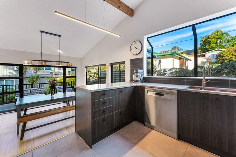 Photo of property in 2/21 Aorangi Place, Birkenhead, Auckland, 0626