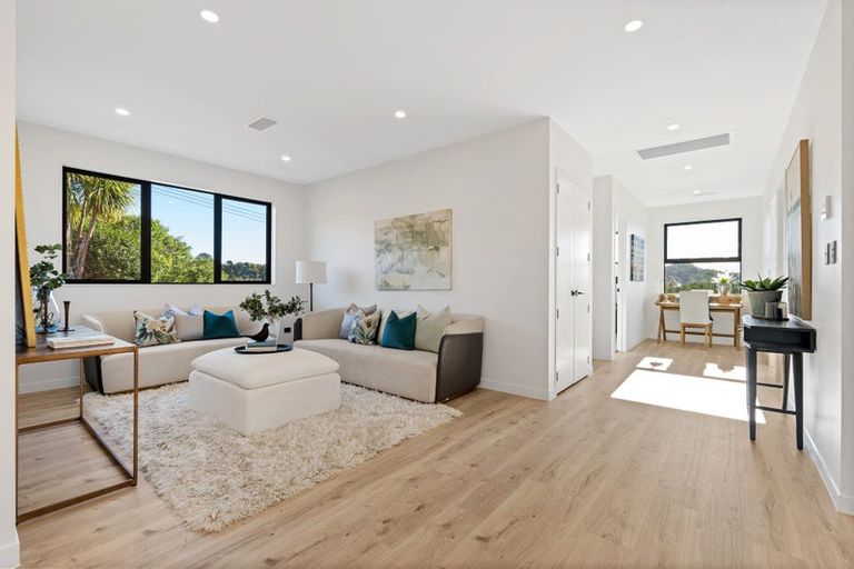 Photo of property in 36 Skulander Crescent, Orewa, 0931