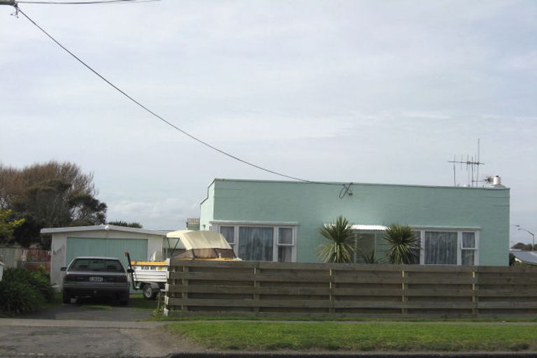 Photo of property in 2 Polson Street, Castlecliff, Whanganui, 4501