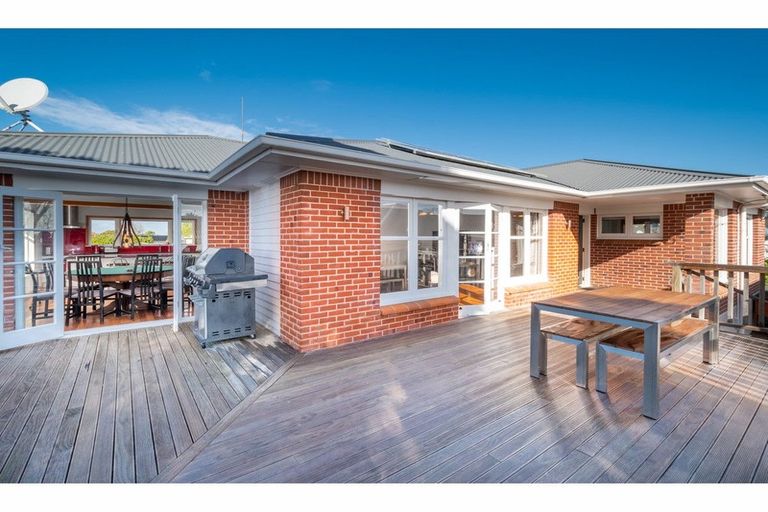 Photo of property in 325a Hobsonville Road, Hobsonville, Auckland, 0618