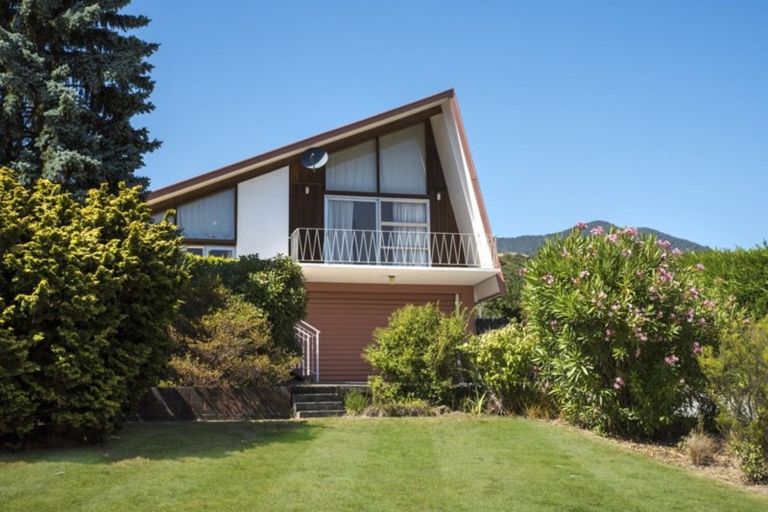 Photo of property in 244 Waikawa Road, Waikawa, Picton, 7220