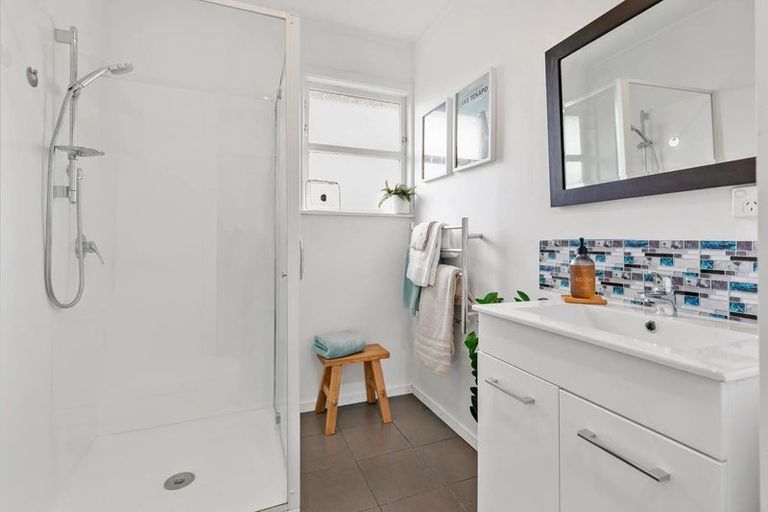 Photo of property in 2/17 Settlement Road, Papakura, 2110