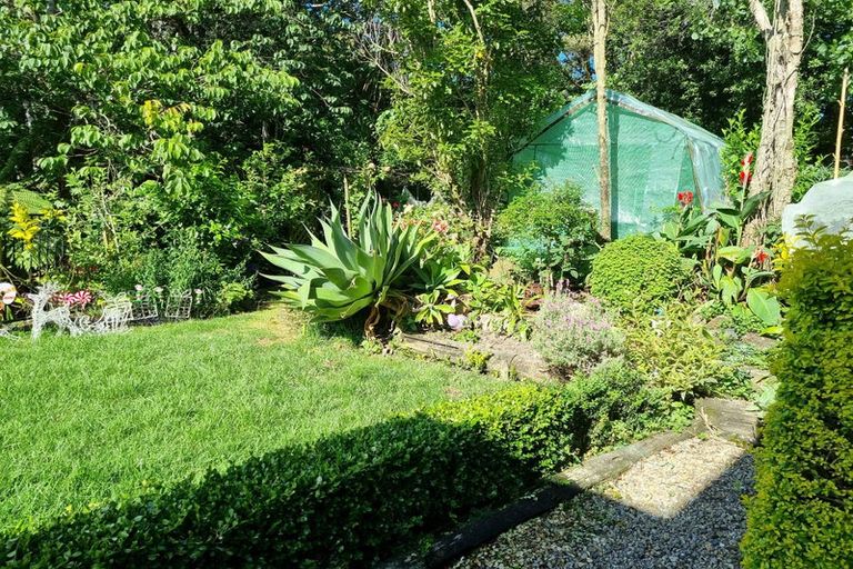 Photo of property in 84 Butterworth Drive, Glendene, Auckland, 0602