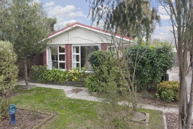 Photo of property in 25 Leeston And Lake Road, Leeston, 7632