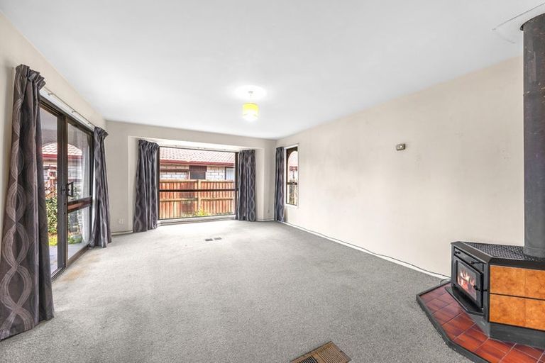 Photo of property in 1/12 Camrose Place, Ilam, Christchurch, 8041