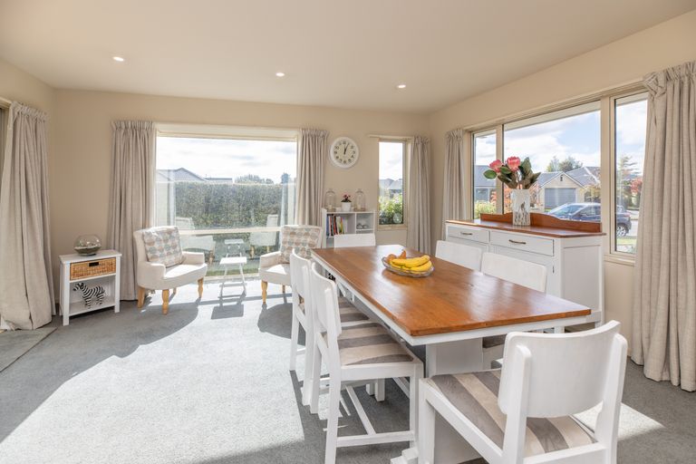 Photo of property in 10 Harrys Way, Redwood, Christchurch, 8051