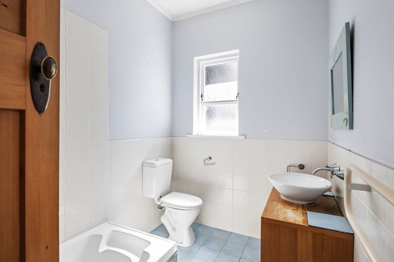 Photo of property in 44 Tio Tio Road, Miramar, Wellington, 6022