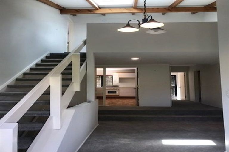 Photo of property in 7 Stitchbird Close, Murrays Bay, Auckland, 0630