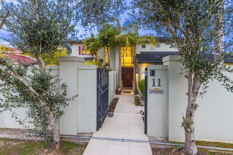 Photo of property in 11 Mistral Place, West Harbour, Auckland, 0618