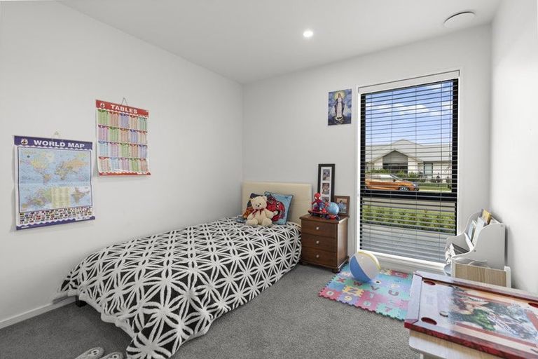 Photo of property in 100 Lenborough Drive, Rolleston, 7614