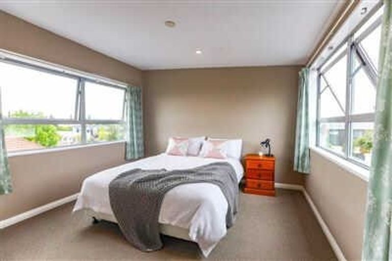 Photo of property in 8a Broadbent Street, Riccarton, Christchurch, 8041