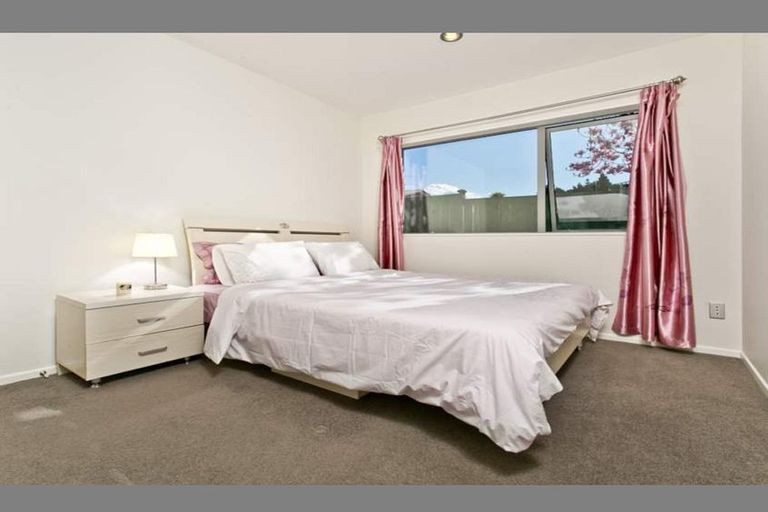 Photo of property in 67a Rosedale Road, Pinehill, Auckland, 0632