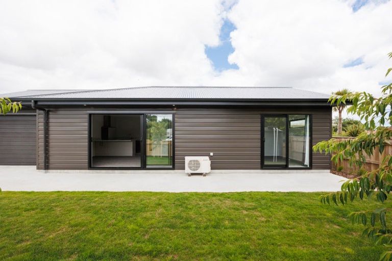 Photo of property in 68b Hedges Street, Sanson, 4817