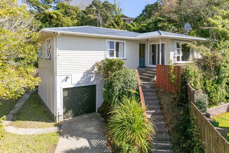 Photo of property in 29 Kahikatea Grove, Paparangi, Wellington, 6037