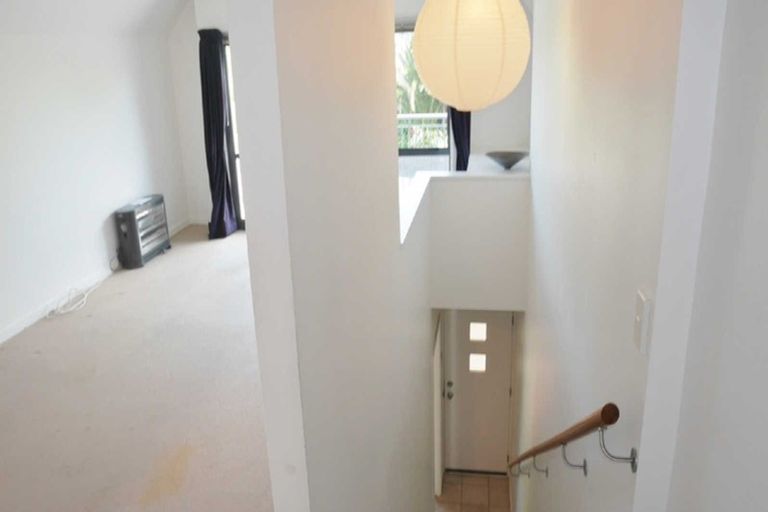 Photo of property in 7 Oakford Close, Riccarton, Christchurch, 8011