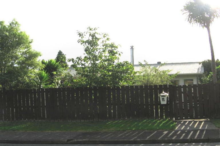 Photo of property in 19 Easter Parade, Glen Eden, Auckland, 0602