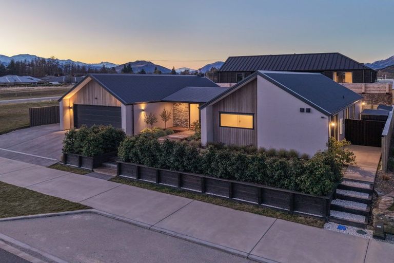 Photo of property in 41 Avalon Station Drive, Wanaka, 9305