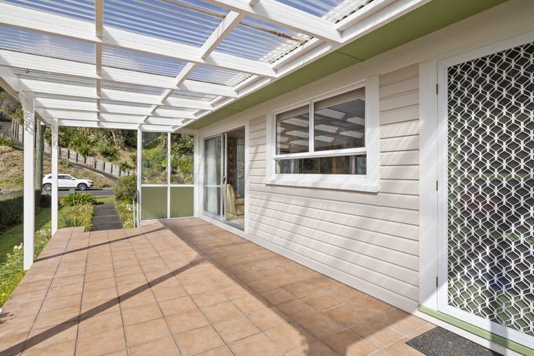 Photo of property in 42 Queens Road, Glen Avon, New Plymouth, 4312