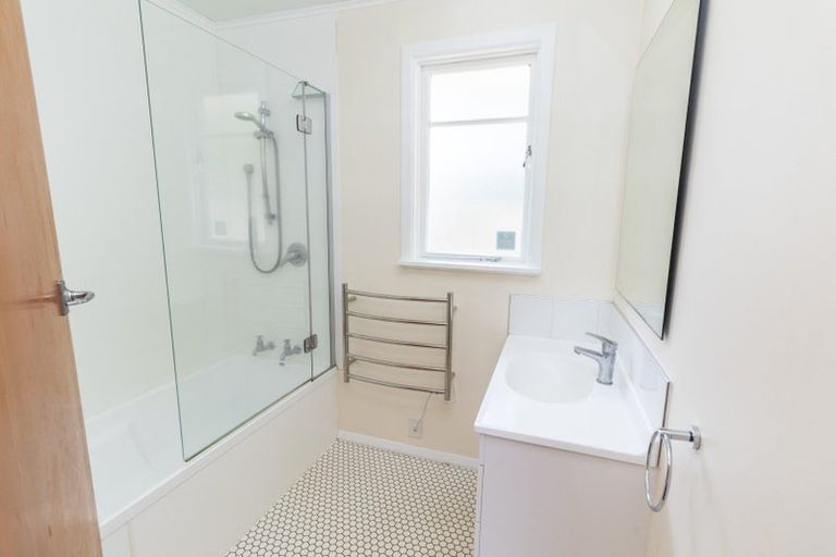 Photo of property in 19 Montreal Grove, Kingston, Wellington, 6021