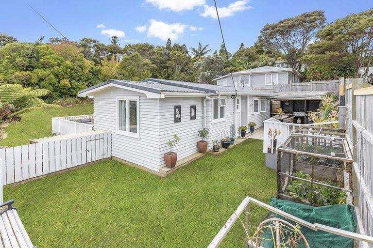 Photo of property in 7 Norman Road, Titirangi, Auckland, 0604