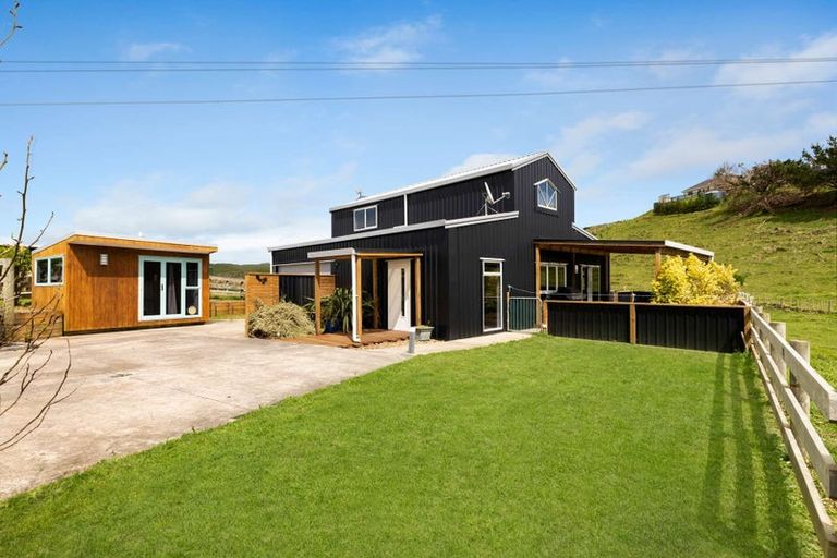 Photo of property in 48 Binns Road, Karioitahi, Waiuku, 2683