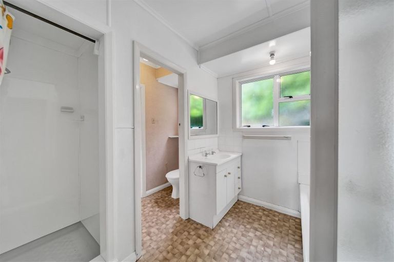 Photo of property in 11 Gordon Street, Glen Avon, New Plymouth, 4312