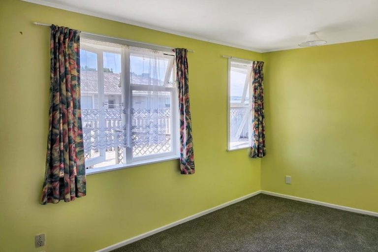 Photo of property in 40 Oregon Drive, Maoribank, Upper Hutt, 5018