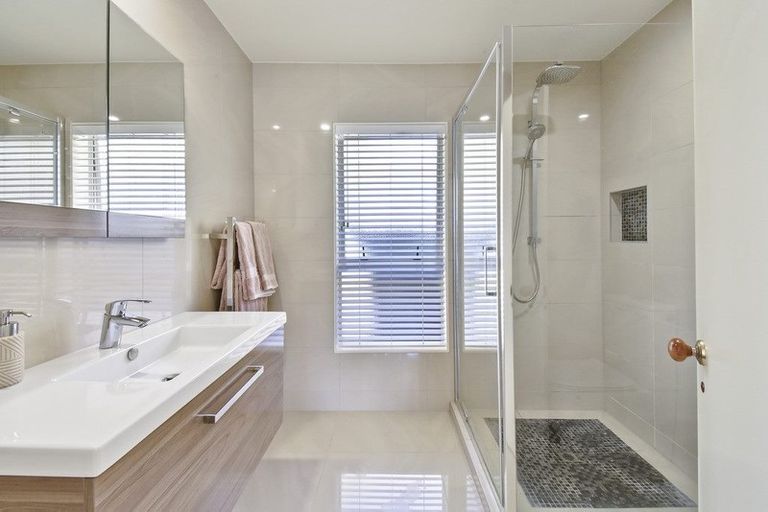 Photo of property in 40 Goodwood Drive, Goodwood Heights, Auckland, 2105