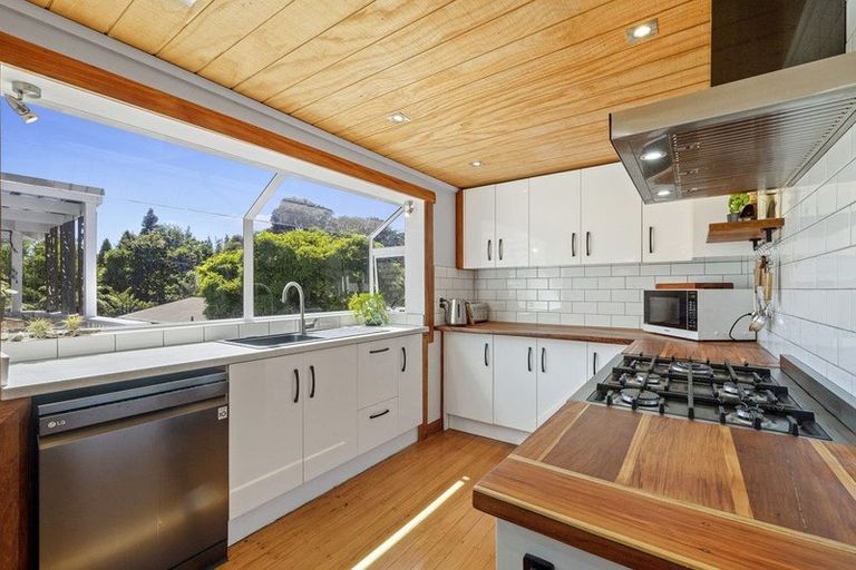 Photo of property in 47 Waiwaka Terrace, Strandon, New Plymouth, 4312