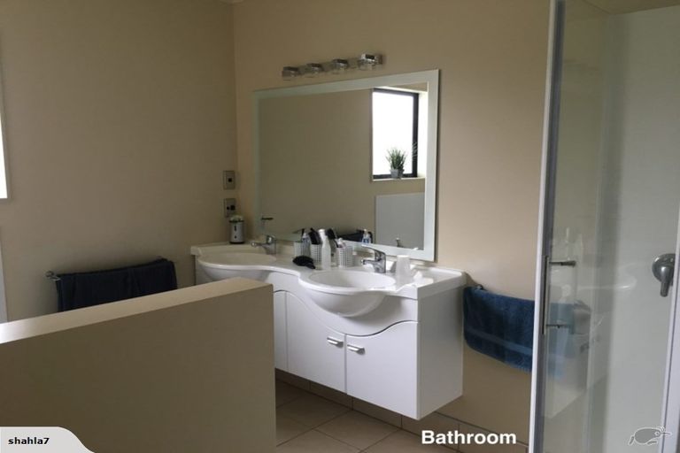 Photo of property in 4 Johnstone Drive, Fitzherbert, Palmerston North, 4410