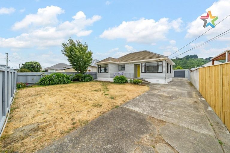 Photo of property in 17 Reynolds Street, Taita, Lower Hutt, 5011