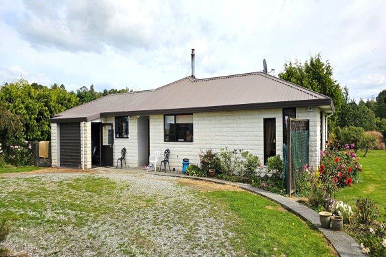 Photo of property in 87 Robertson Street, Upper Charlton, Gore, 9710