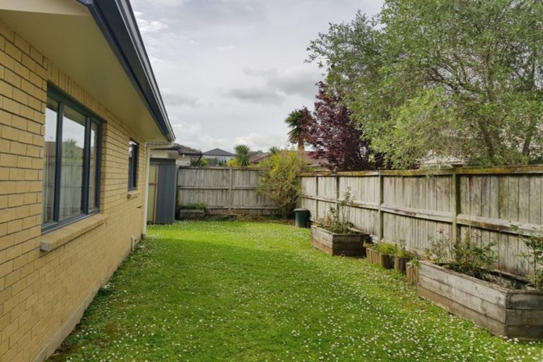 Photo of property in 11 Bridgefield Crescent, Flat Bush, Auckland, 2016