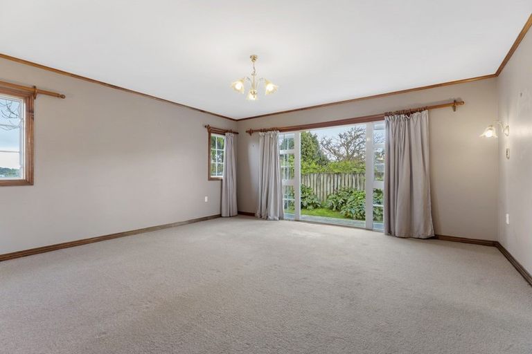 Photo of property in 88 Mangorei Road, Strandon, New Plymouth, 4312