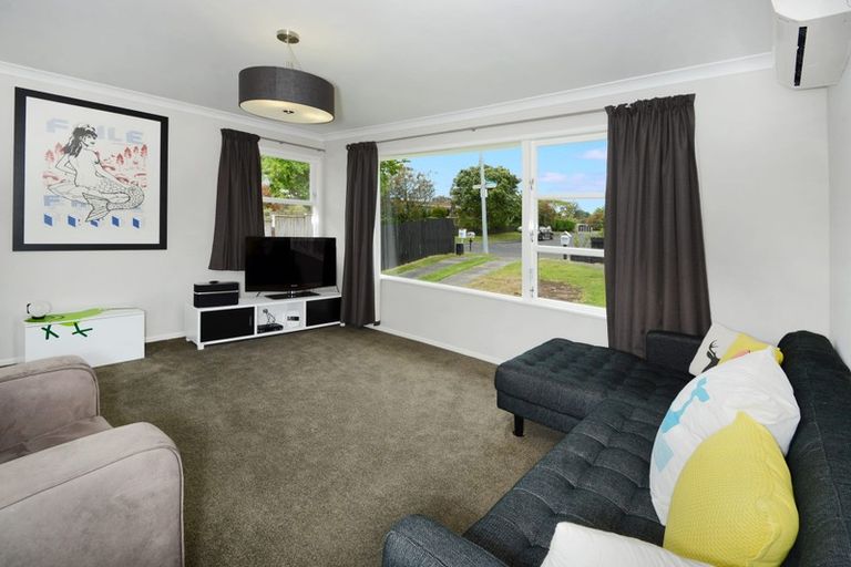 Photo of property in 22 Hatherlow Street, Glenfield, Auckland, 0629