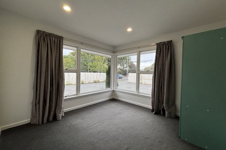 Photo of property in 207 Memorial Avenue, Burnside, Christchurch, 8053