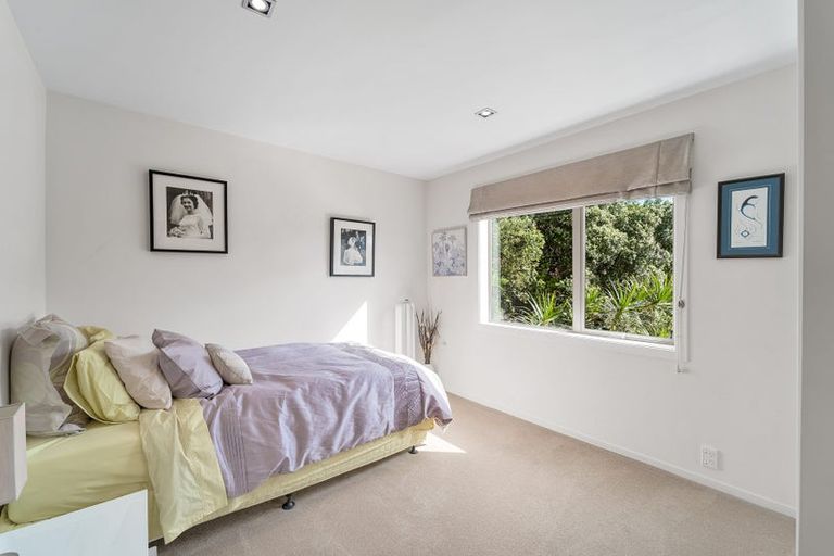 Photo of property in 19 Robin Lane, Browns Bay, Auckland, 0630