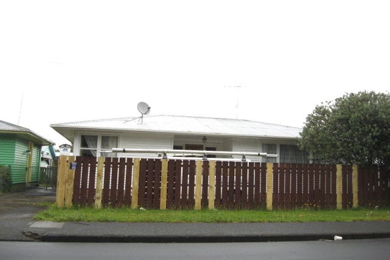 Photo of property in 2 Royston Street, Rosehill, Papakura, 2113