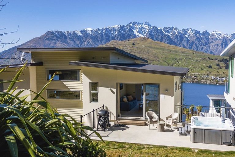 Photo of property in 23 Olivers Place, Queenstown, 9300