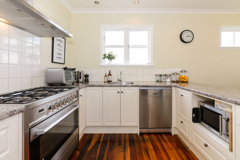 Photo of property in 89 Churchill Avenue, Hokowhitu, Palmerston North, 4410