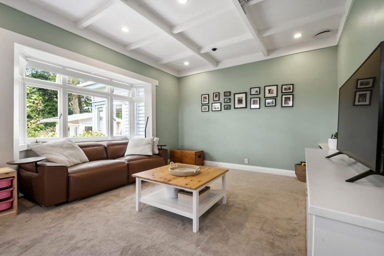 Photo of property in 12 Glade Place, Birkenhead, Auckland, 0626