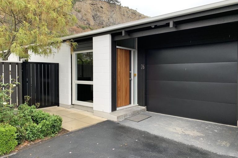 Photo of property in 26 Raekura Place, Redcliffs, Christchurch, 8081