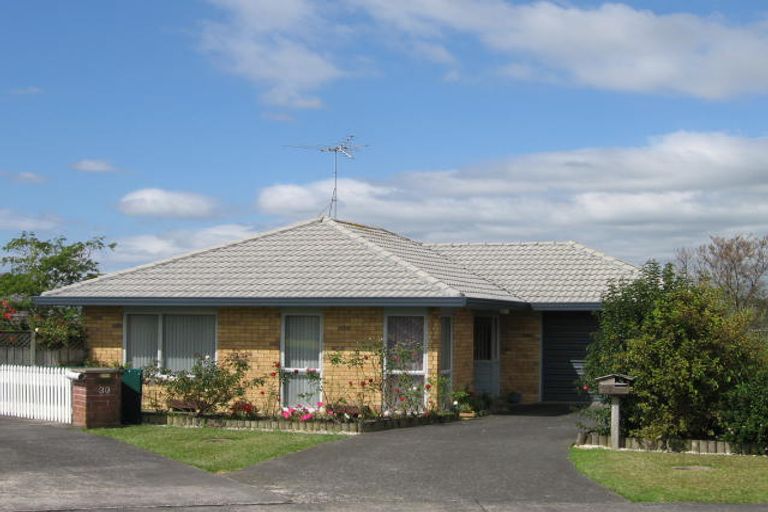 Photo of property in 32 Heversham Place, Glendene, Auckland, 0602