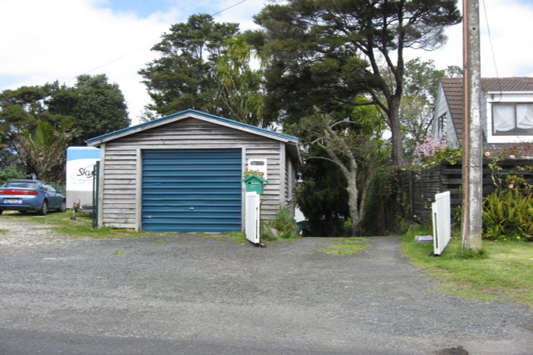 Photo of property in 65 Ferry Parade, Herald Island, Auckland, 0618