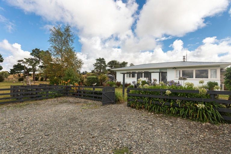 Photo of property in 881 Cowper Road, Dannevirke, 4976