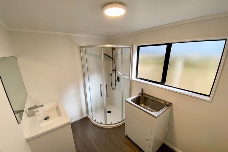 Photo of property in 2/523 Glenfield Road, Glenfield, Auckland, 0629