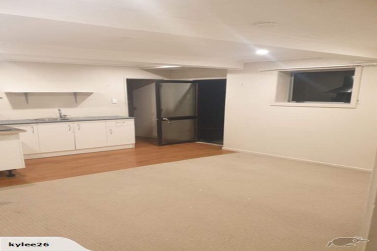 Photo of property in 1/4 James Scott Place, Te Atatu South, Auckland, 0602